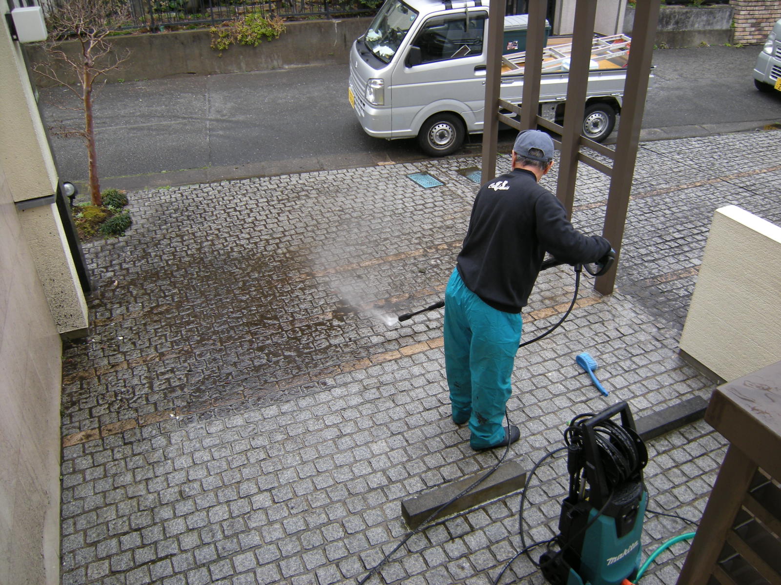 渋谷区 高圧洗浄 外壁 高圧洗浄機 コンクリ レンガ ブロック 車庫 玄関 門柱